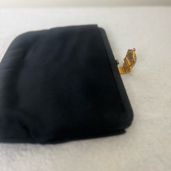A VINTAGE  Mel-Ton 50's Black Satin & GEMSTONE With Gold Clasp Clutch Handbag - Picture 10 of 10